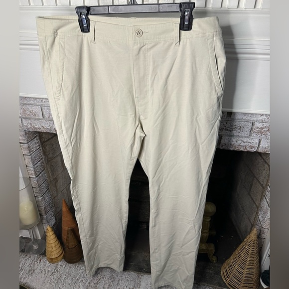 Huk Men's Performance Material Light Khaki Chino Fishing pants - Picture 1 of 8